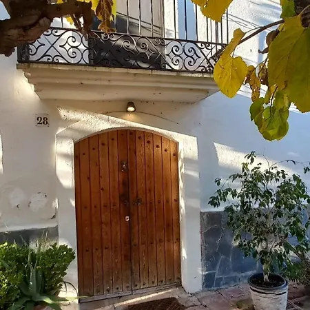 A Country And Vineyard Retreat